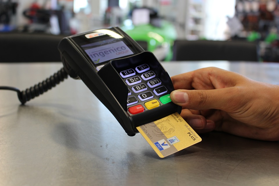 Making a card payment at a card machine