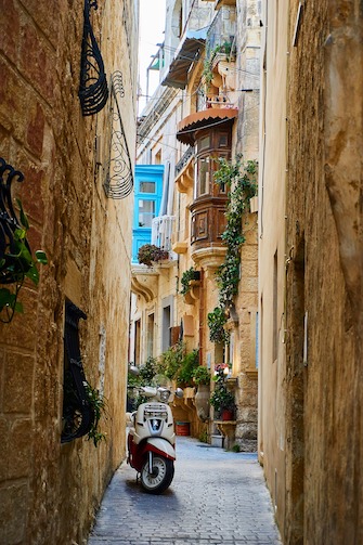 Transfer money to Malta